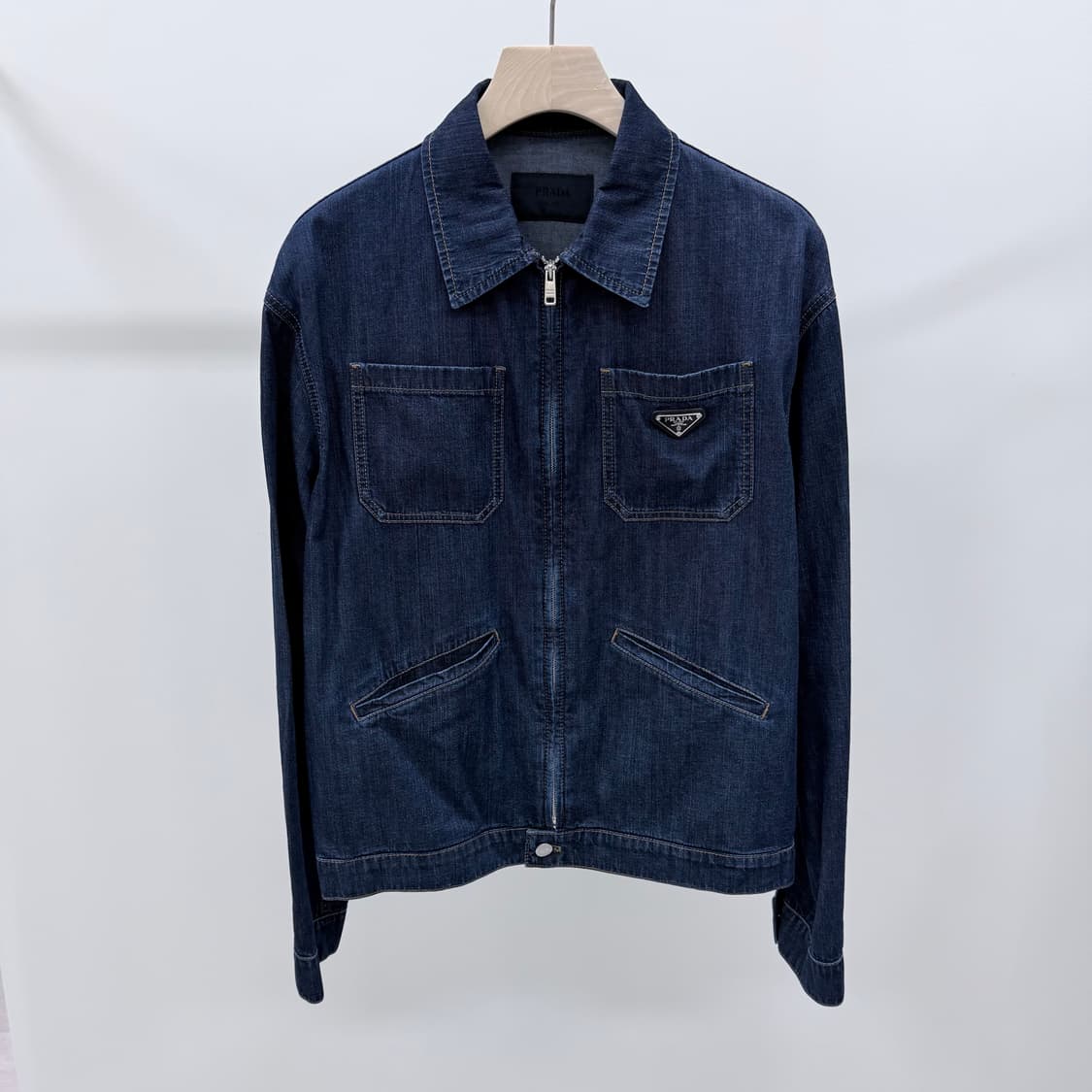 [S급/L] 프라다 삼각로고 라이트 데님 블루종 청자켓 상품이미지1