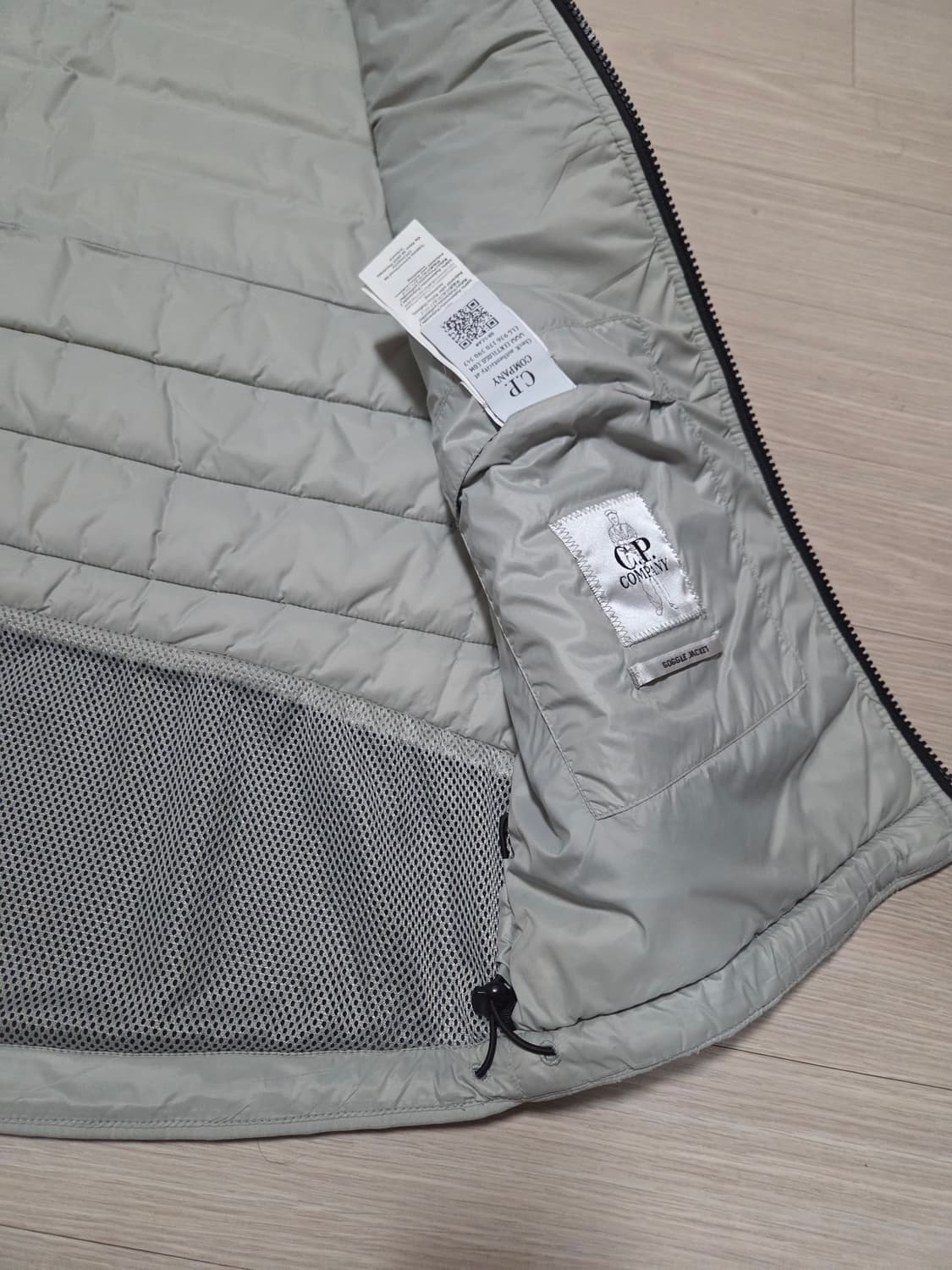 CP컴퍼니 고글 후드 패딩 조끼(L) 상품이미지7