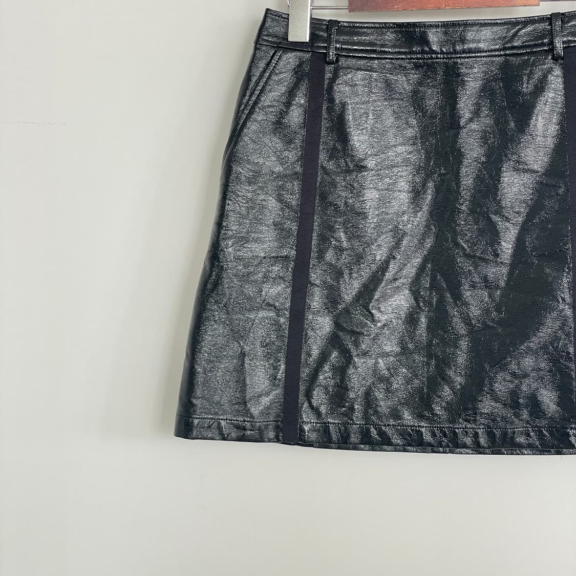 랑방 블랙 레자 미니 스커트 상품이미지3