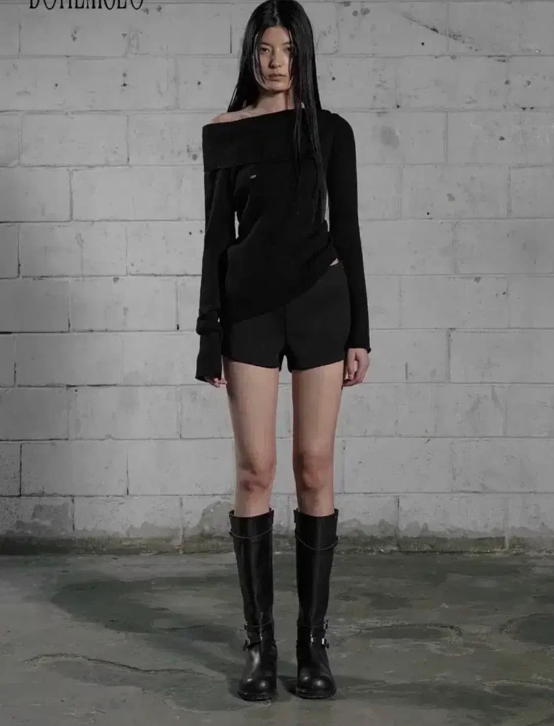 보헤미안서울 오픈 카라 언발란스 니트 블랙 상품이미지1