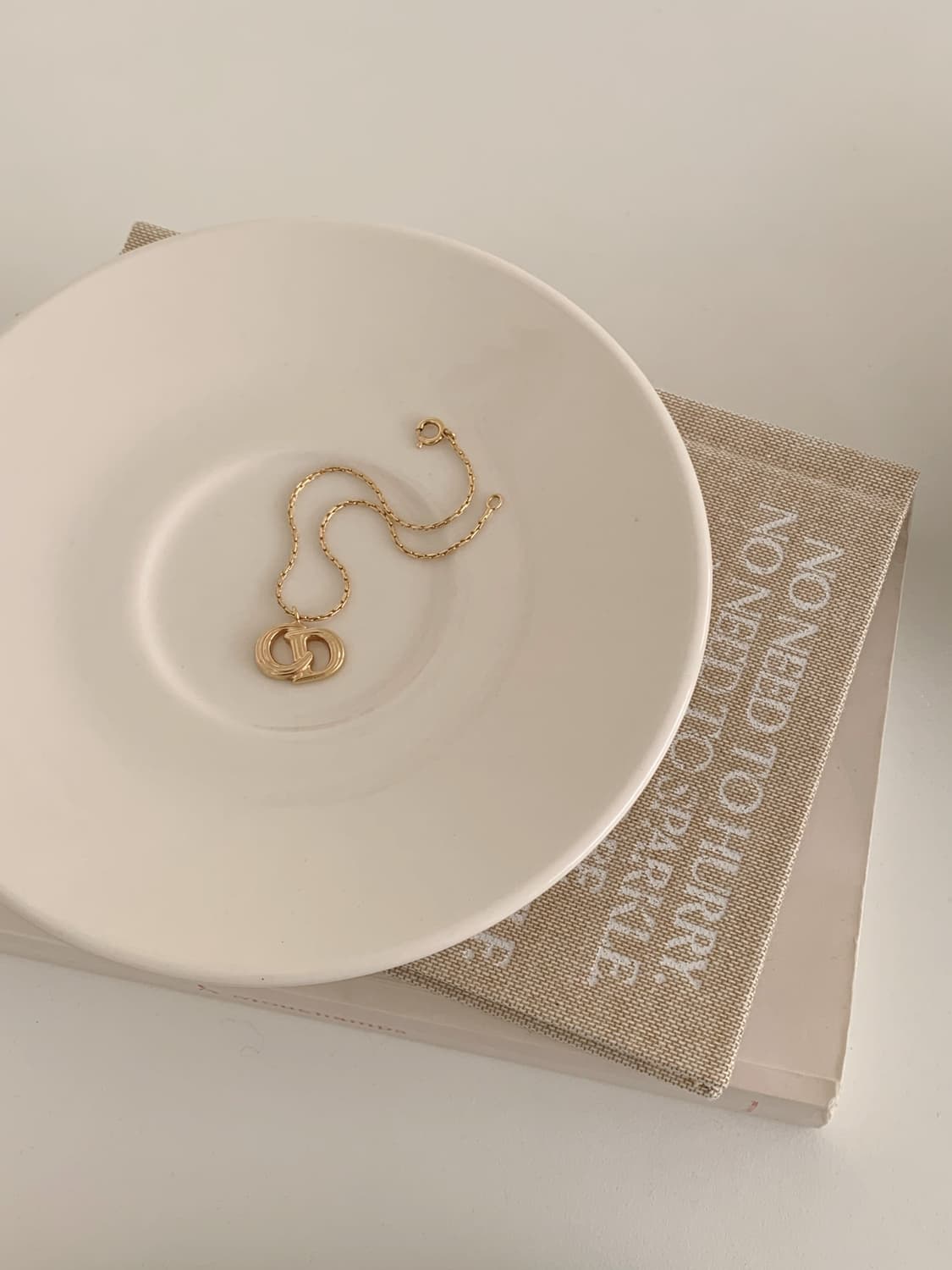 [ 디올 ] 디올 골드 로고 팔찌 상품이미지4