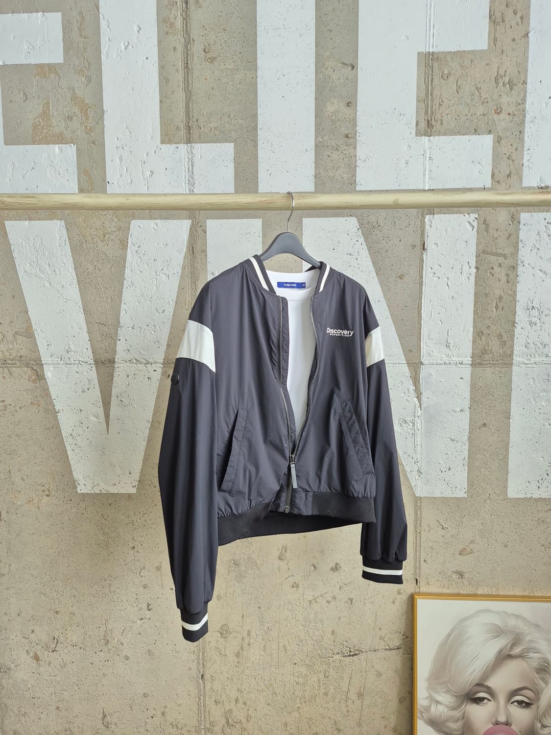 2024)디스커버리 블랙/화이트 봄버 자켓 상품이미지1