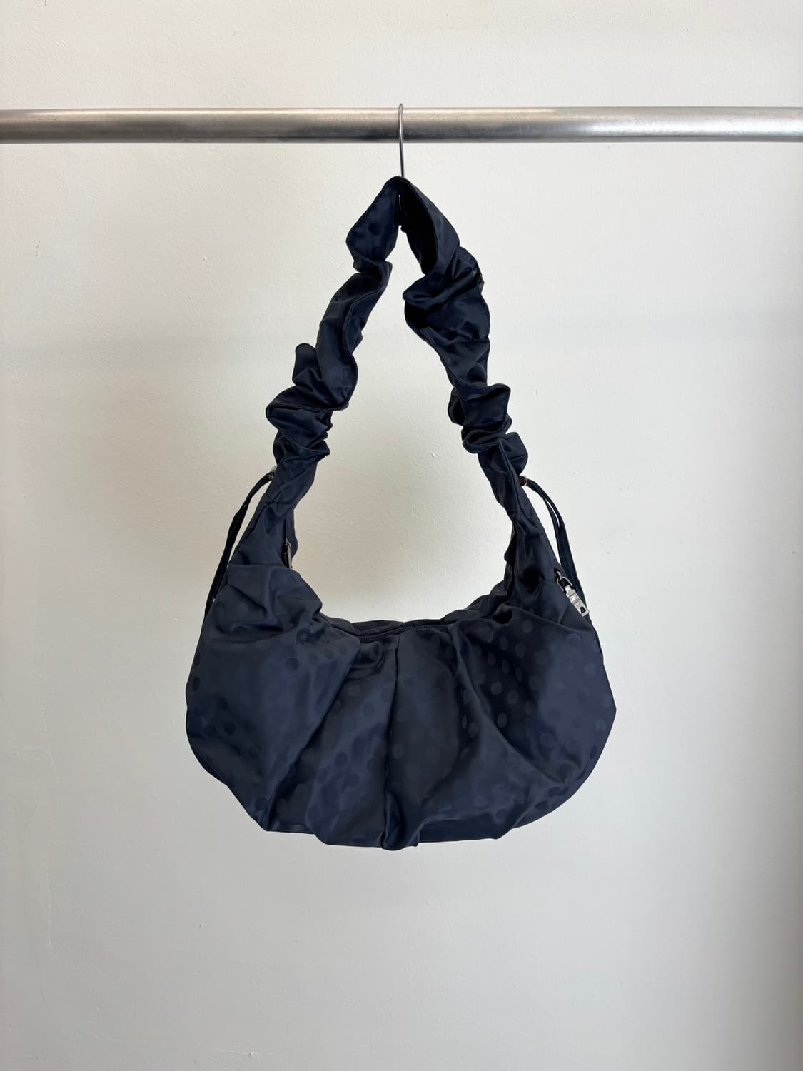 Y’SACCS 요지야마모토 도트 셔링 숄더백 상품이미지1