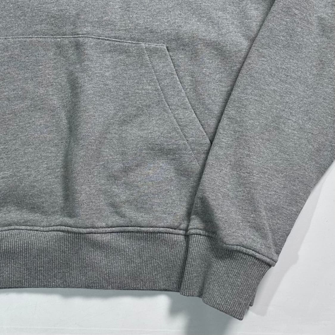 아미 스몰로고 다크 그레이 후드티  상품이미지4
