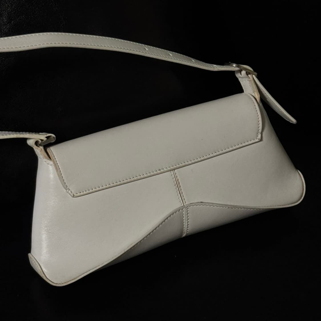 발렌시아가 BB로고 화이트 숄더백 상품이미지2