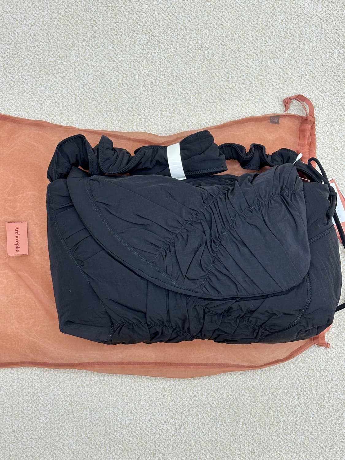 새상품) 아카이브앱크 패딩백 구름백  타이메일백 숄더&크로스 상품이미지4