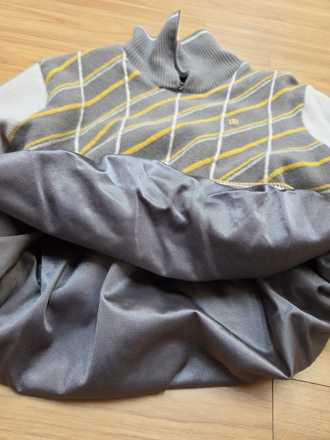 닥스 여성 니트 100사이즈입니다. 
회색 바탕에 흰색, 노란색 아가일  상품이미지5