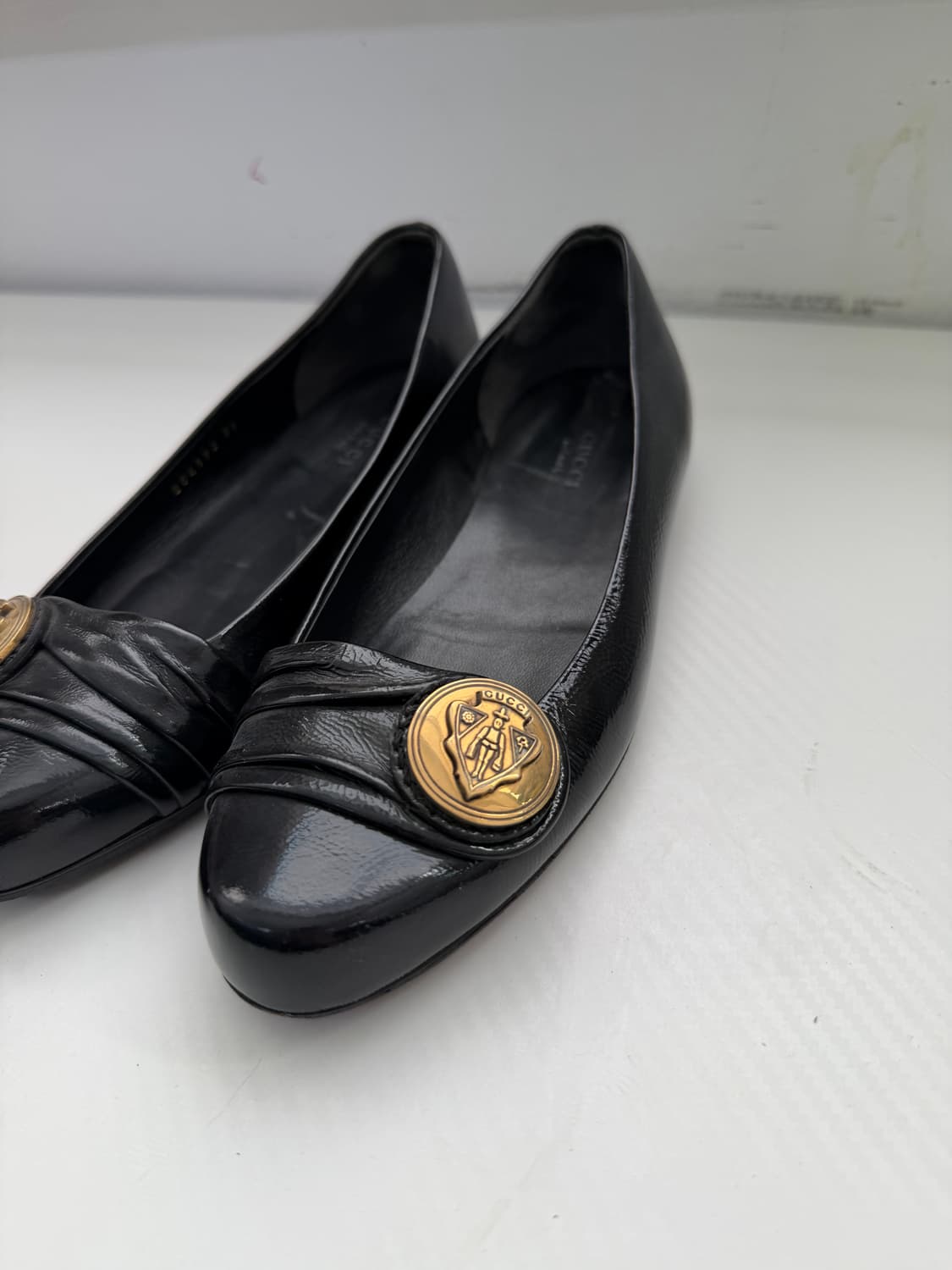 정품) 구찌 블랙 페이턴트 가죽 플랫슈즈 36 상품이미지2
