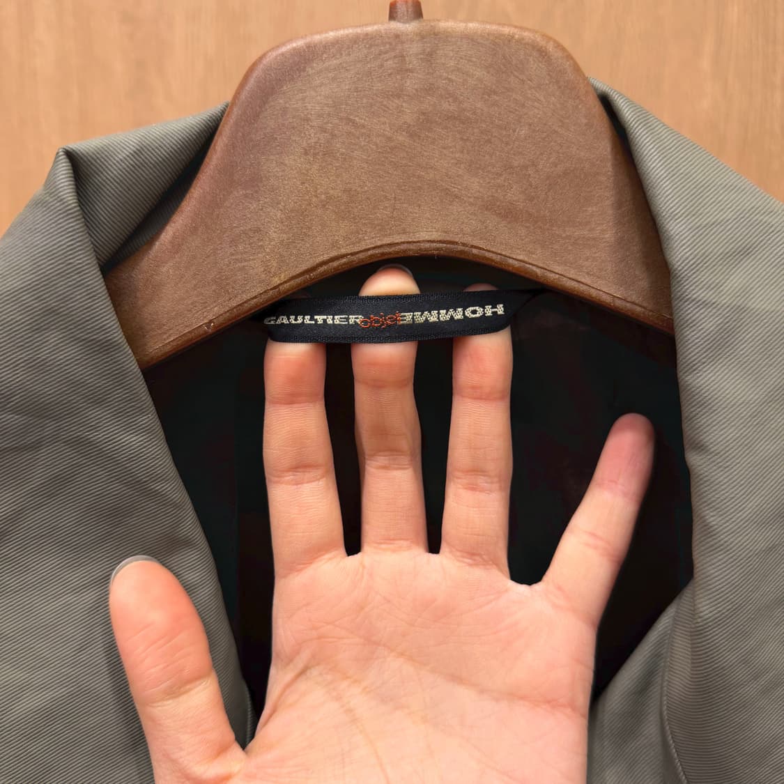 장폴고티에 트렌치 코트 더블 브레스티드 견당 벨트 디테일 카키 그레이 상품이미지6