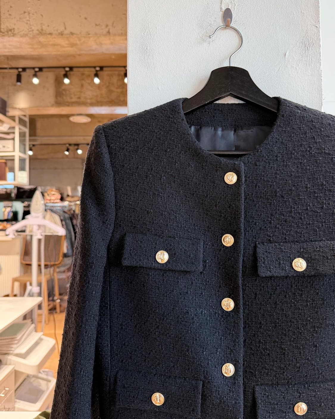 준지 블랙 금장 라운드 트위드 자켓  상품이미지4