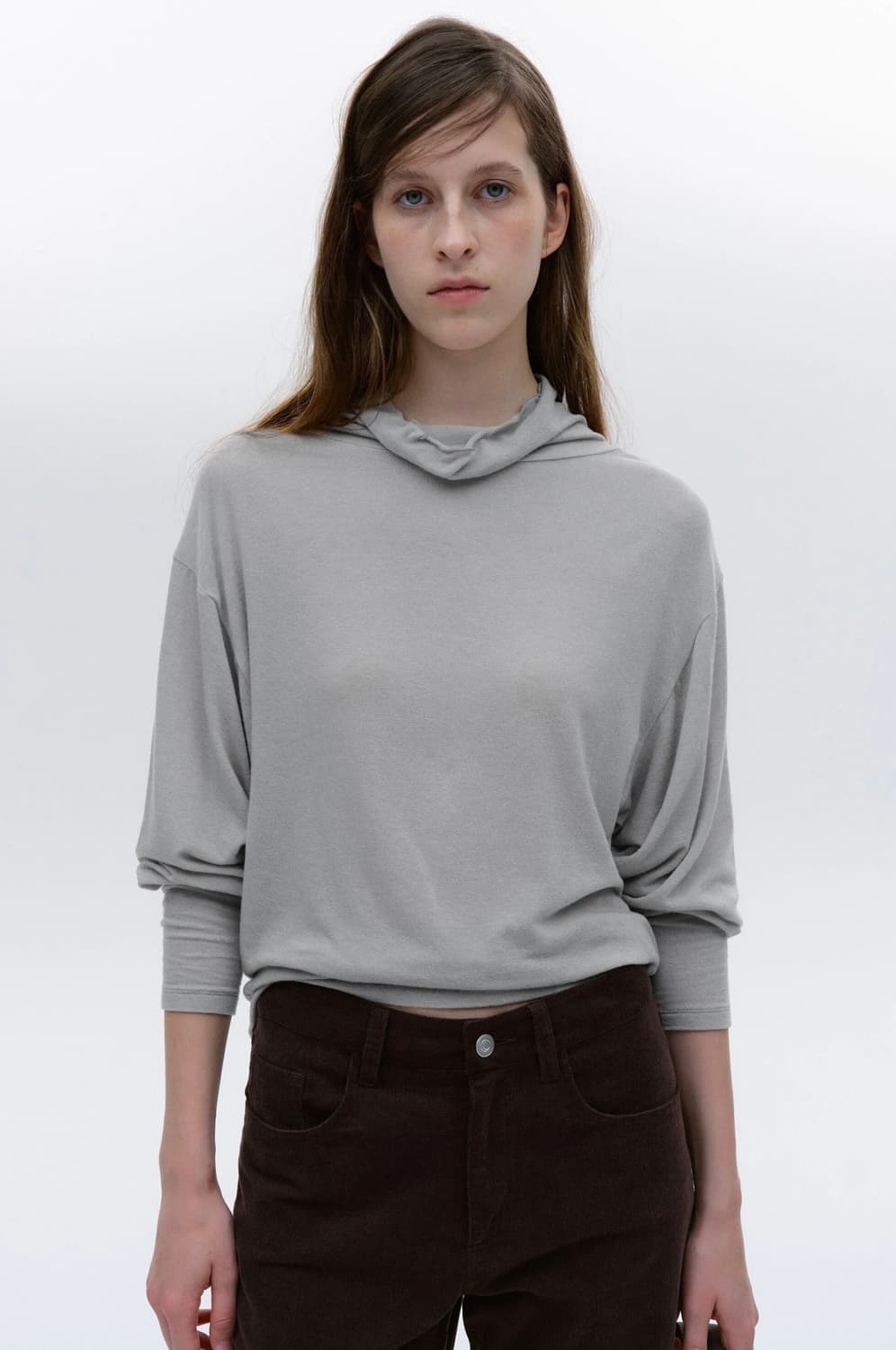 솔티페블 loose-fit drop mock neck top 상품이미지1