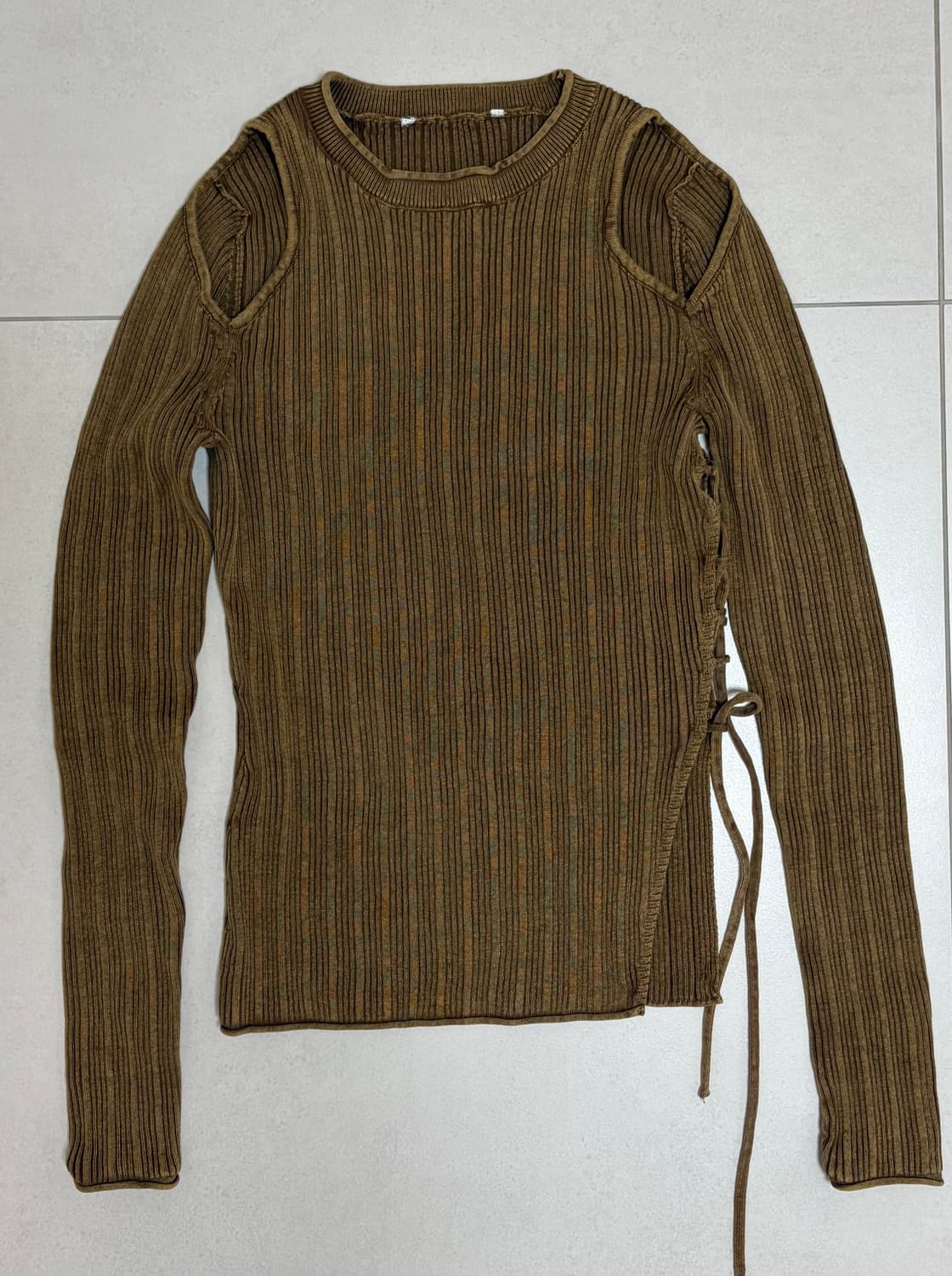 브라운 컷아웃 골지 니트 상품이미지1