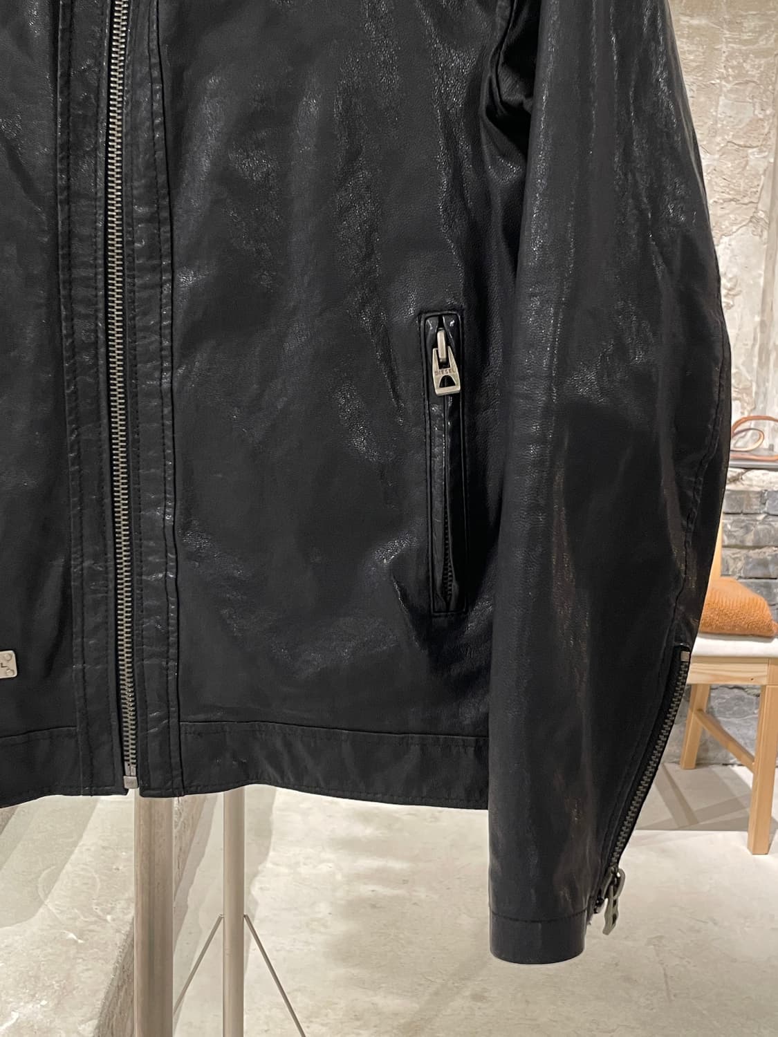 디젤 블랙 유틸리티 글로시 쉽 레더 자켓 상품이미지5