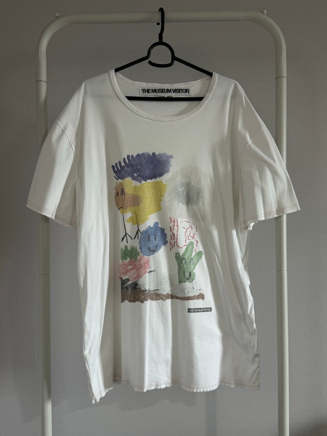 [더뮤지엄비지터] 반팔 티셔츠 상품이미지1