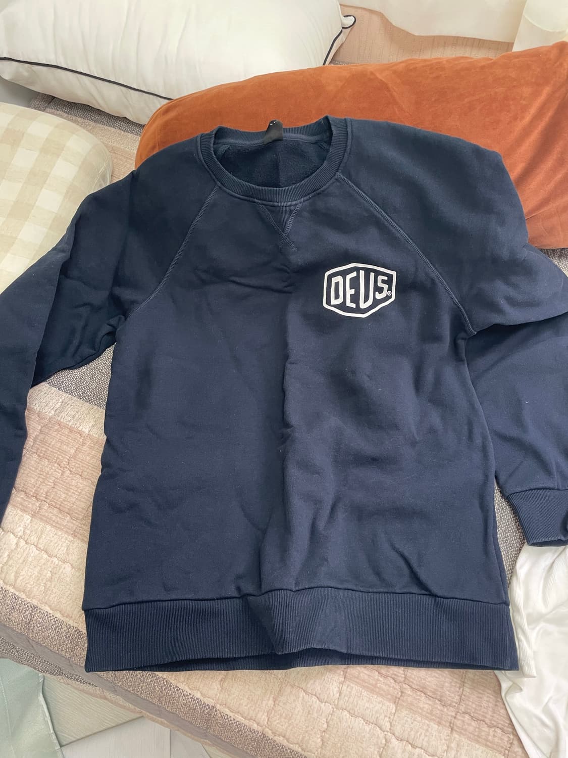 데우스 맨투맨 l 상품이미지1