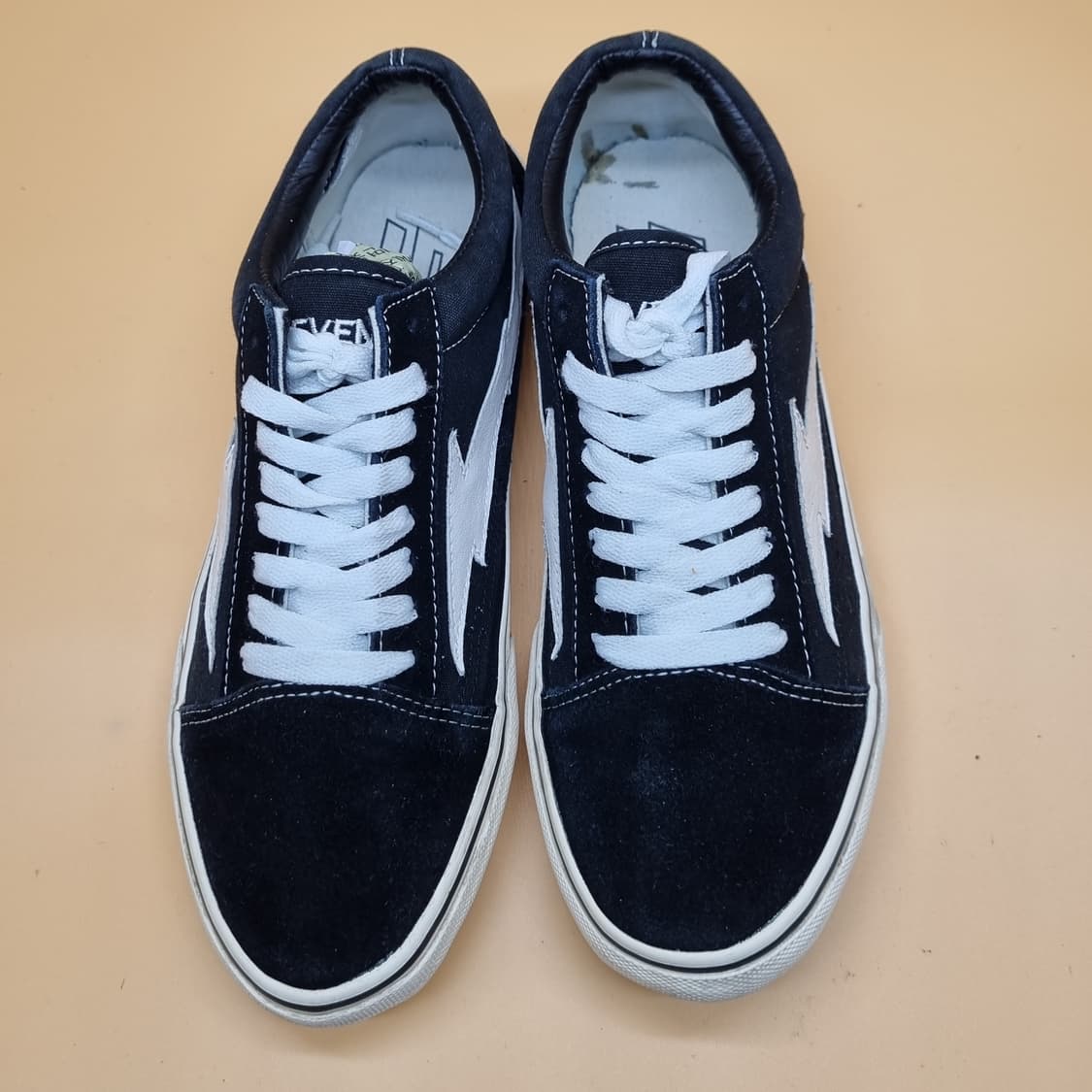 리벤지 스톰 블랙 남성스니커즈270  상품이미지2