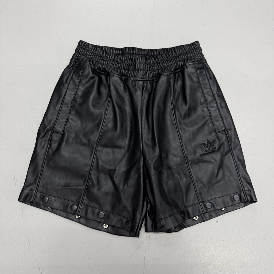 아디다스 레더 코팅 부츠컷 파이어버드 유광 와이드 분리형 트랙팬츠 상품이미지4