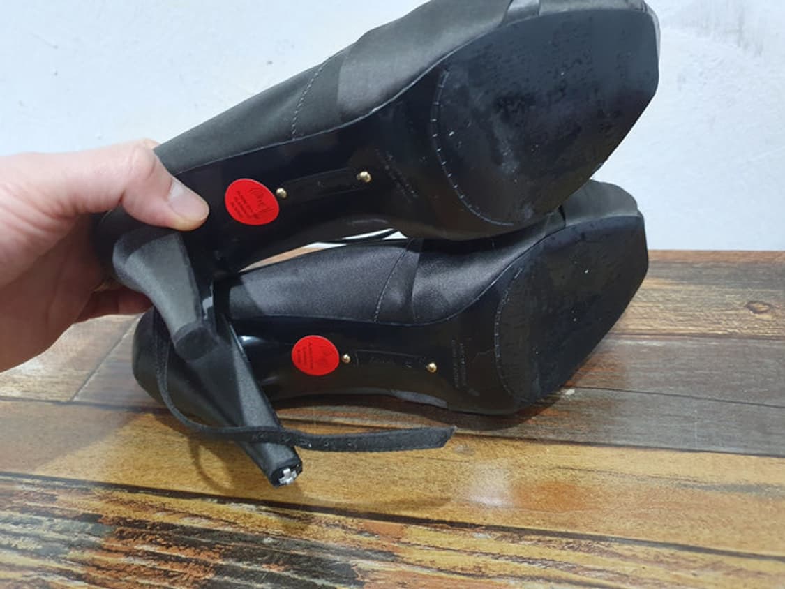 ZARA 블랙 새틴 힐 펌프스 새상품 (240MM) 상품이미지8