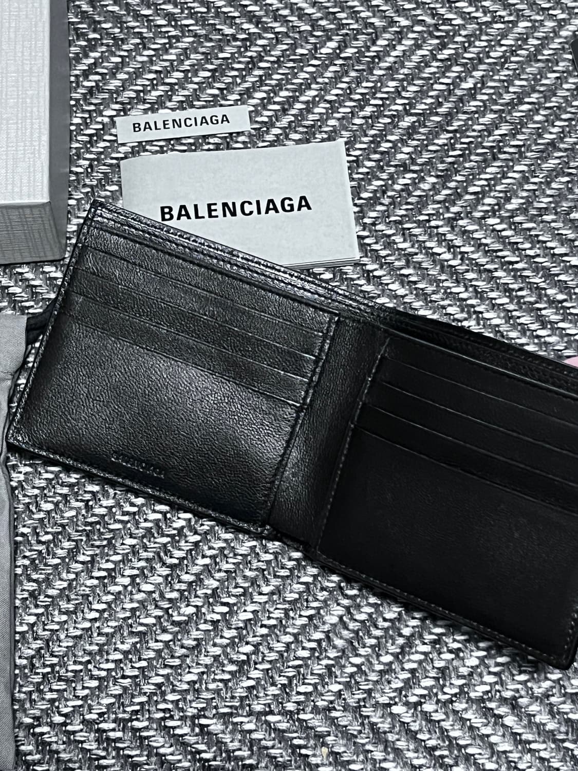 발렌시아가 캐쉬 스퀘어 반지갑 그래피티 블랙 새상품 상품이미지6