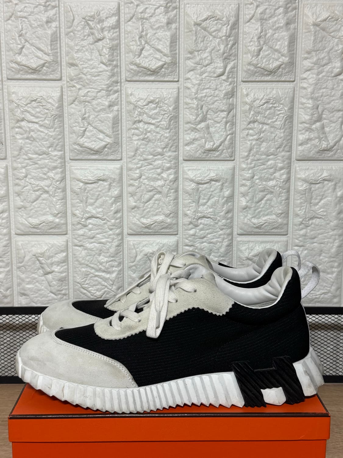 [41] 에르메스 메쉬 스웨이드 고트스킨 느와르블랑 바운싱 스니커즈 상품이미지1