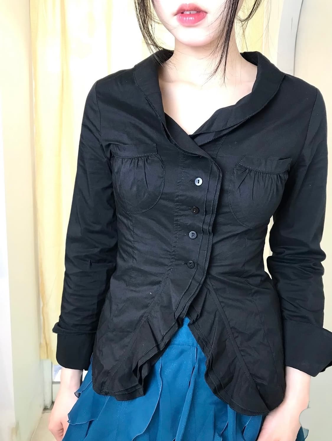 잔잔하게 물결처럼 흐르는 실루엣과 움직일 때마다 살랑 살 랑~ 분위기가  상품이미지5