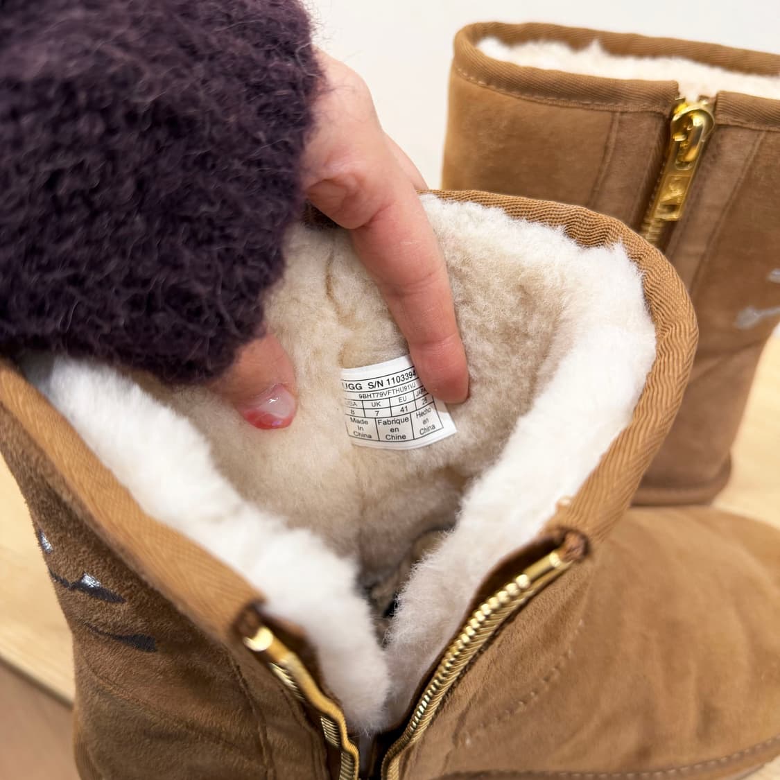 마스터 마인드 X 어그 클래식 부츠 스컬 자수 사이드 지퍼 디테일 베이지 상품이미지7