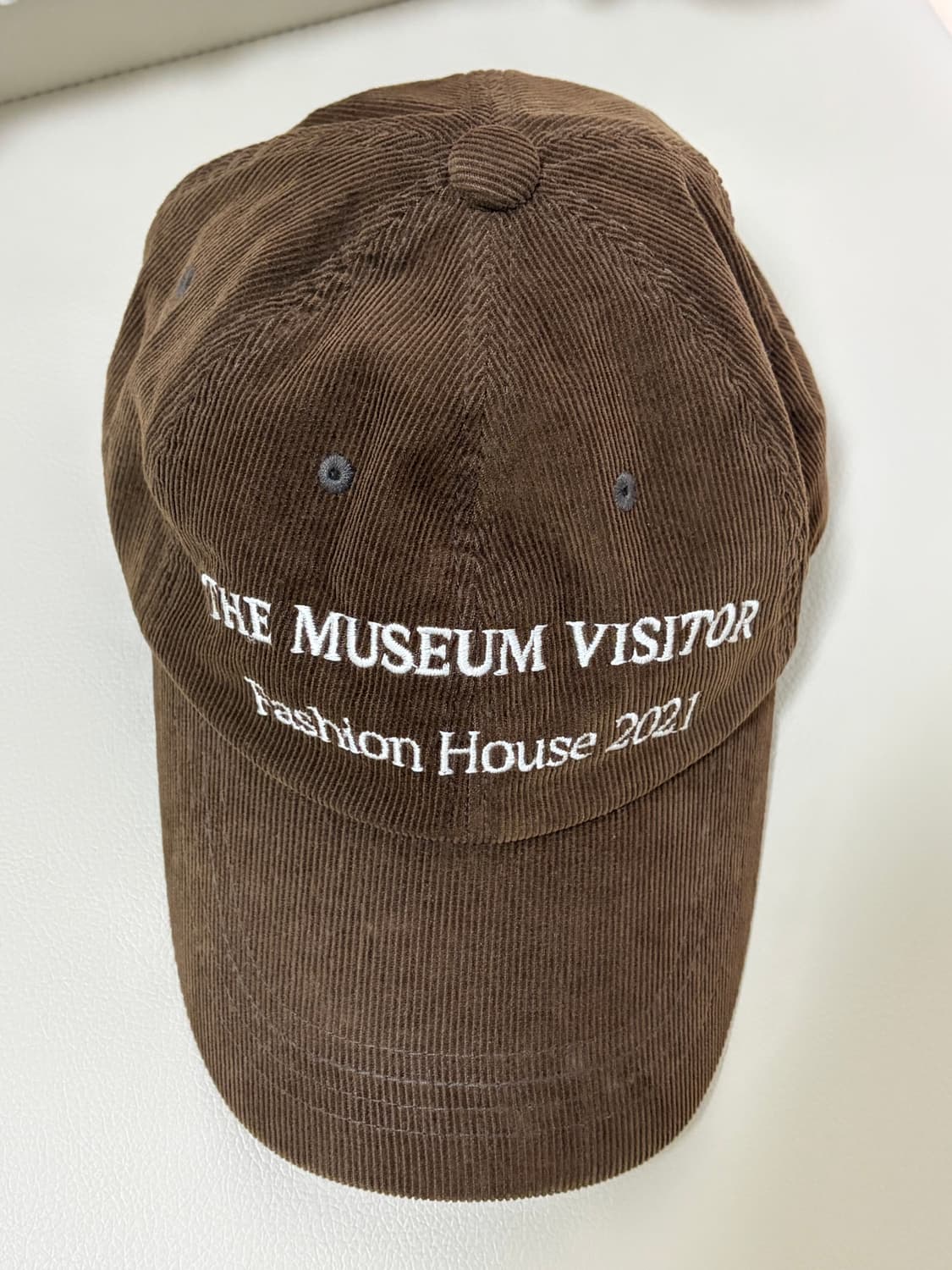 더뮤지엄비지터 볼캡 상품이미지1