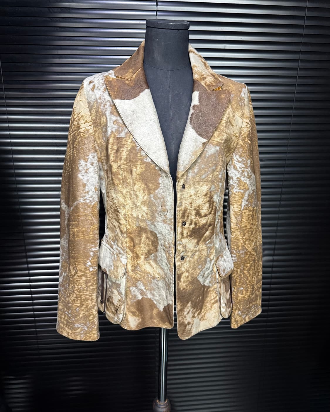 손석화 디자이너 송치 가죽 양가죽 레더 브라운 3버튼 블레이져 갸루  상품이미지1