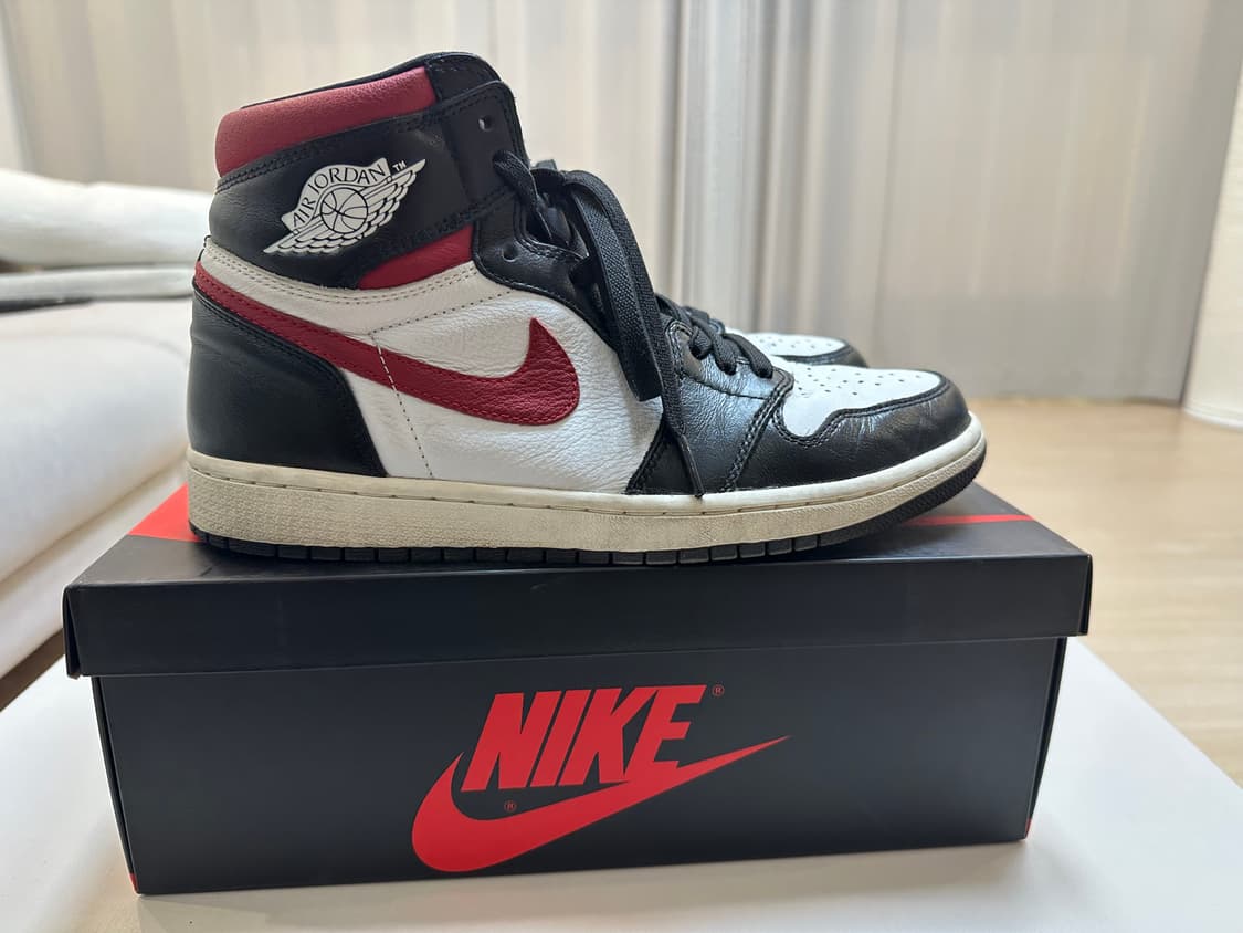 275 조던1 하이 짐레드 피고래 상품이미지1