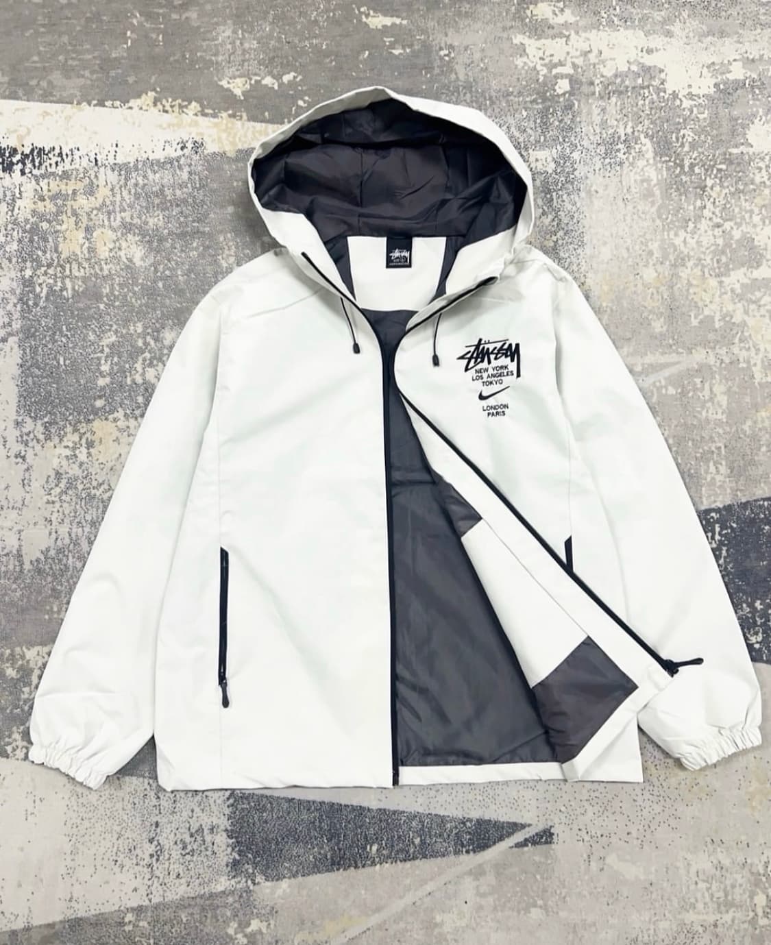 나이키x스투시 월드투어로고 바람막이 상품이미지3