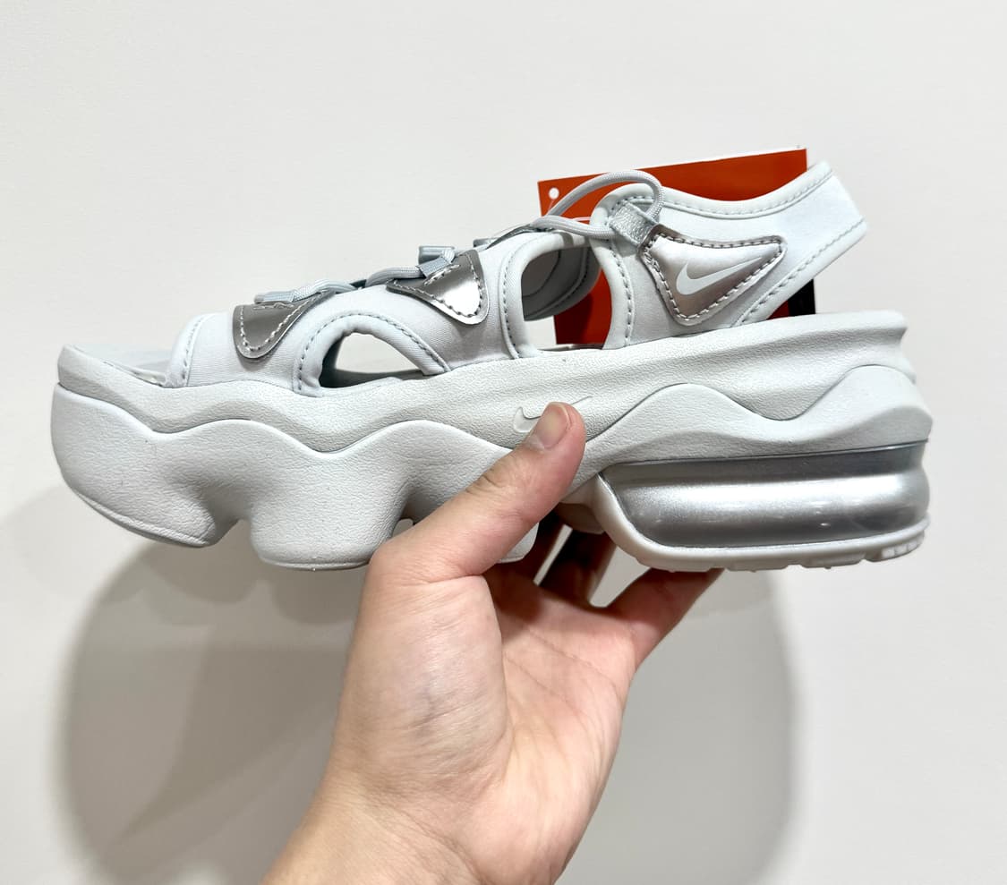 (240)(새상품)나이키 샌들 에어맥스 코코 메탈릭 실버 상품이미지3