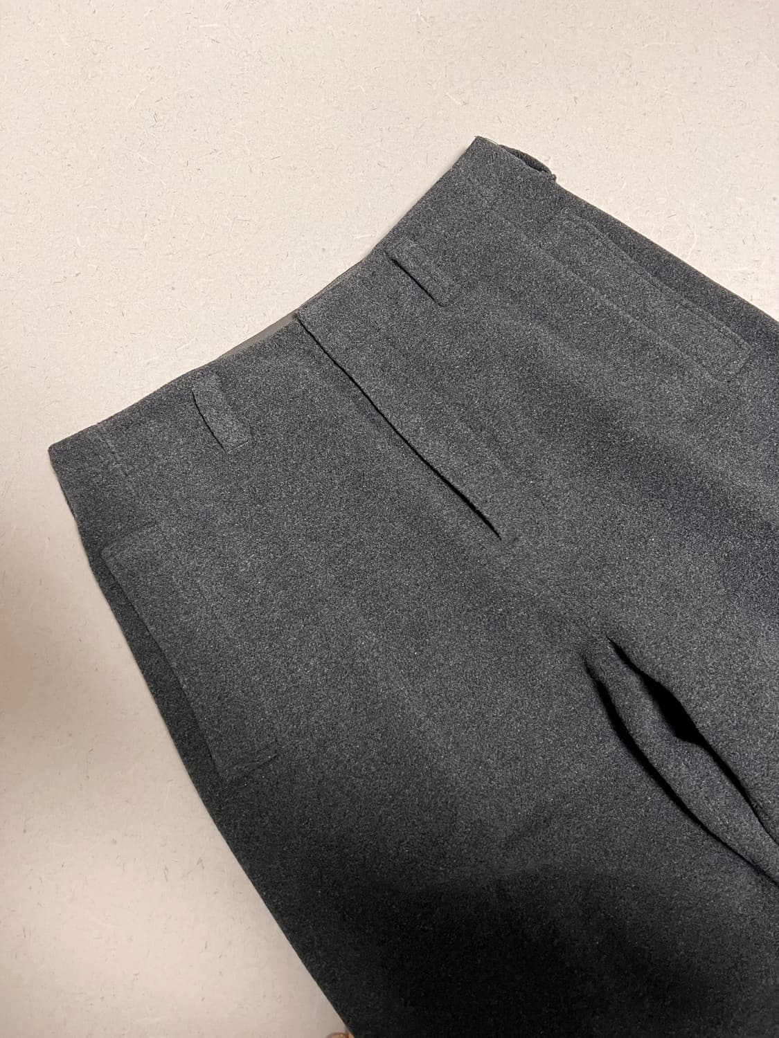 르메르 22AW 소프트 펠티드 울 테이퍼드 트라우저 상품이미지6