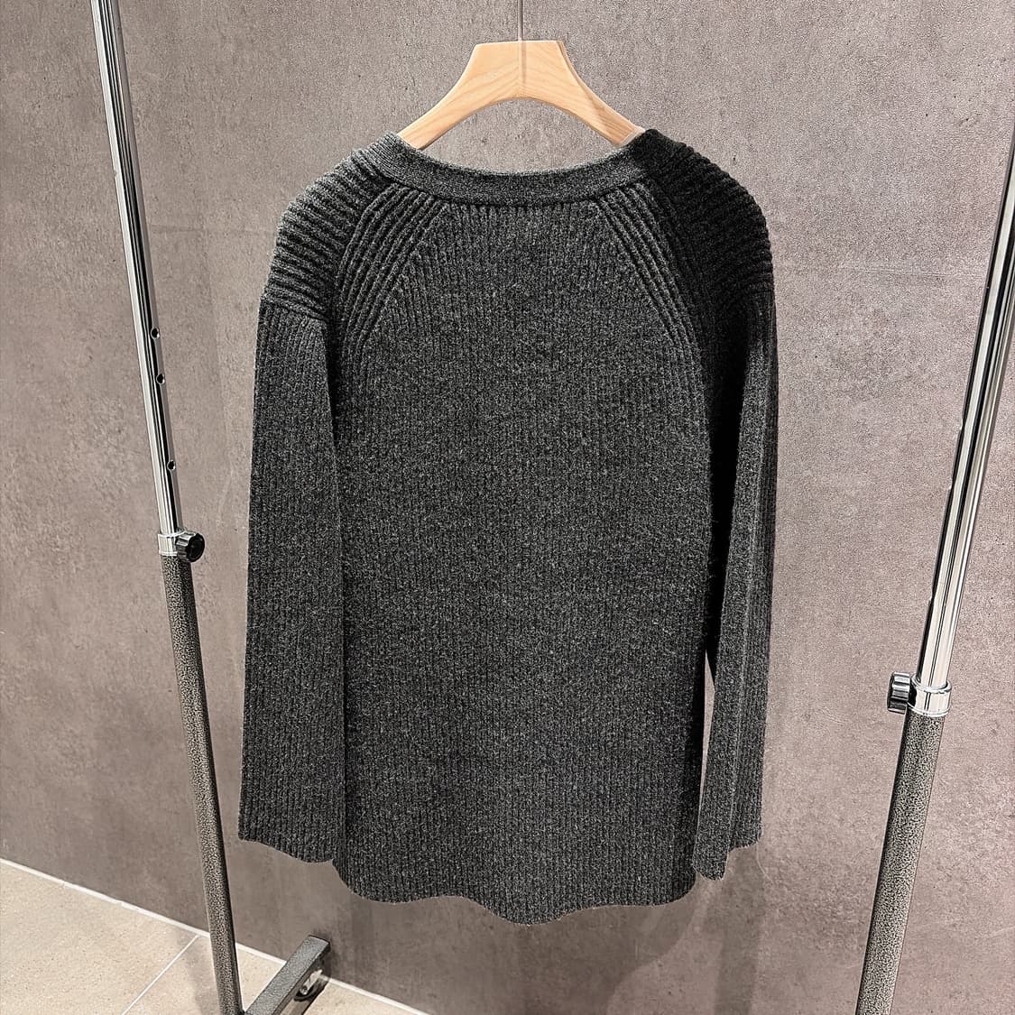 (정품/새상품) 토템 여성 차콜 울 니트 가디건 상품이미지3