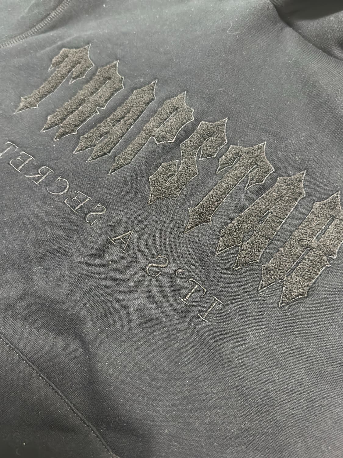 트랩스타 블랙아웃 자수 후드티 상품이미지3