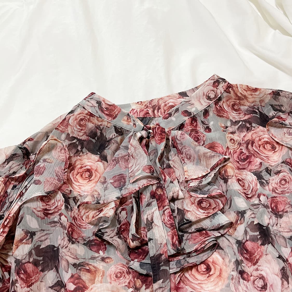 중고 ) 임블리 로즈플리츠 블라우스 상품이미지5
