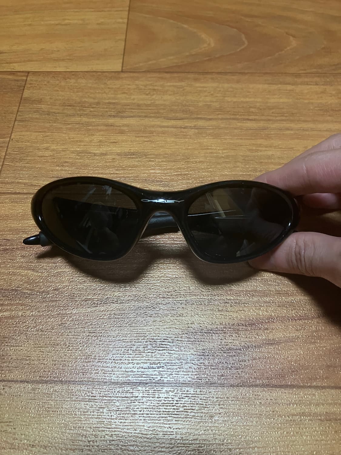 오클리 미뉴트 1.0 새렌즈 메탈릭블랙 상품이미지1