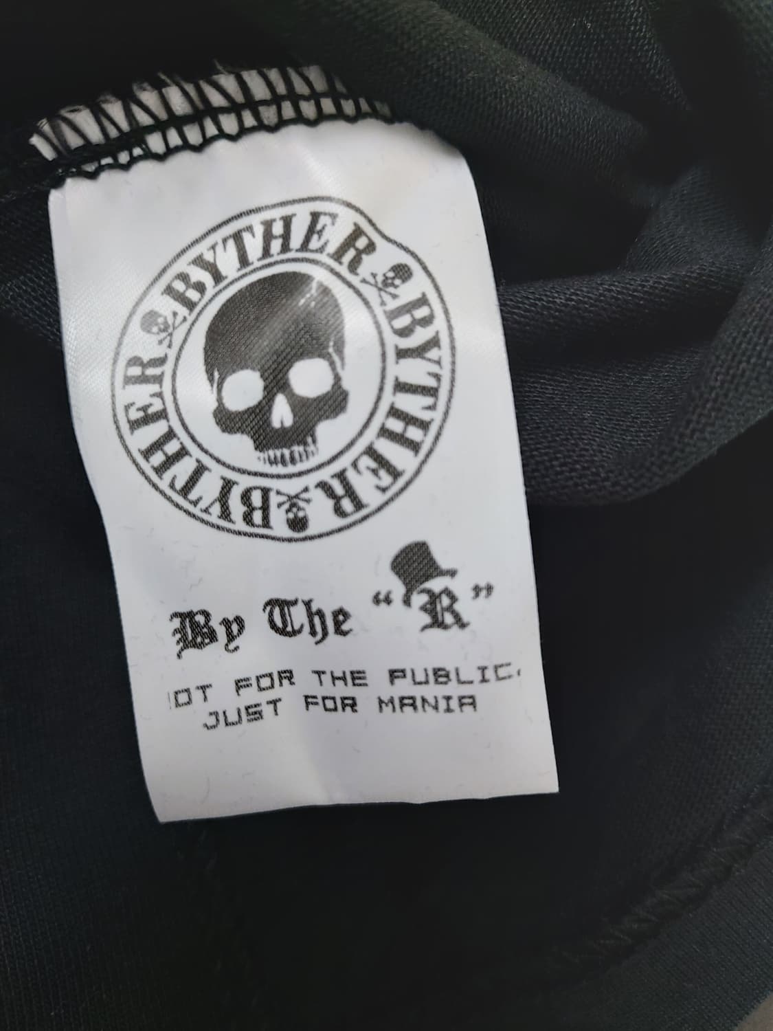 바이더알(ByTheR) 블랙 그래픽 오버핏 티셔츠 (사이즈 3)

 상품이미지8