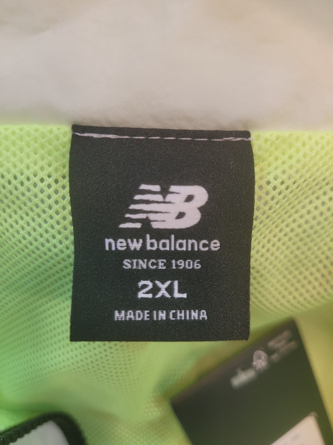 새상품 뉴발란스 NBX 바람막이 2XL 형광 상품이미지3