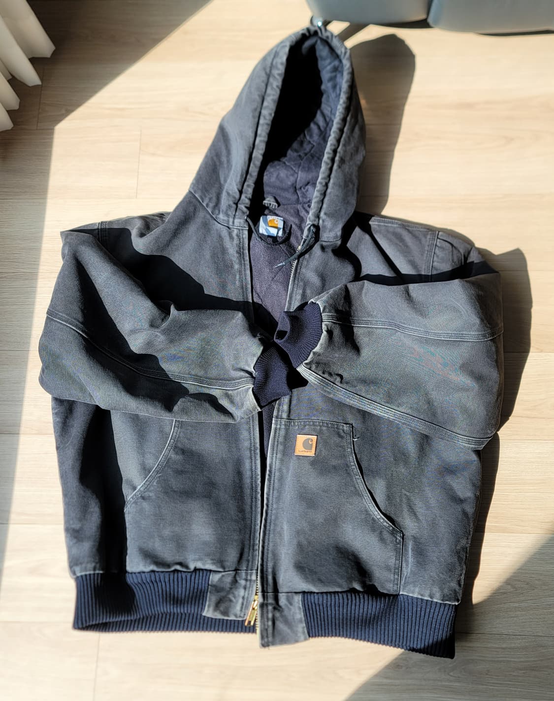 오리지널 칼하트 샌드스톤 j130 블랙색상  XL 사이즈 판매합니다. 상품이미지3