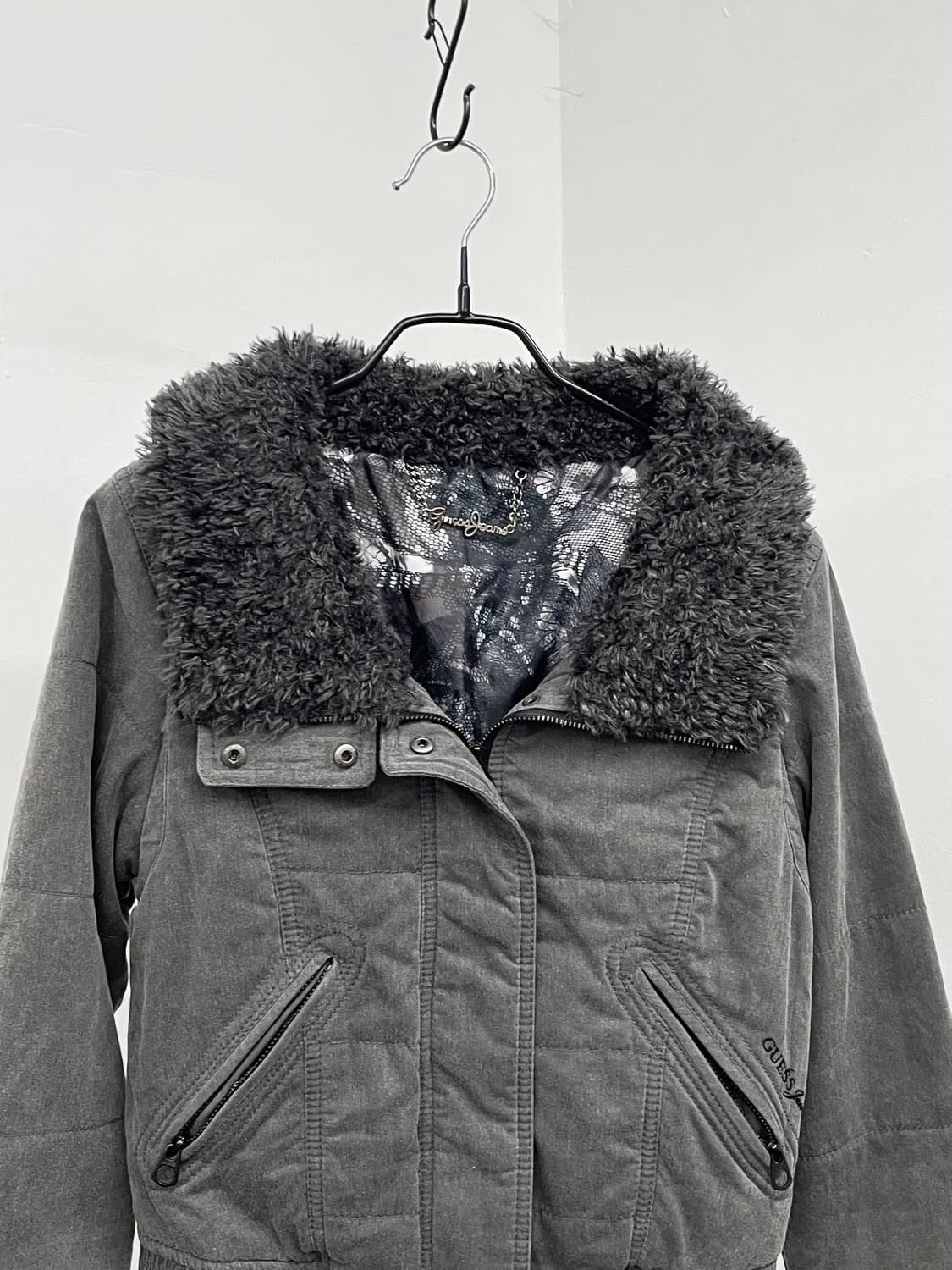 게스 차콜 퍼 로고 자켓 상품이미지7