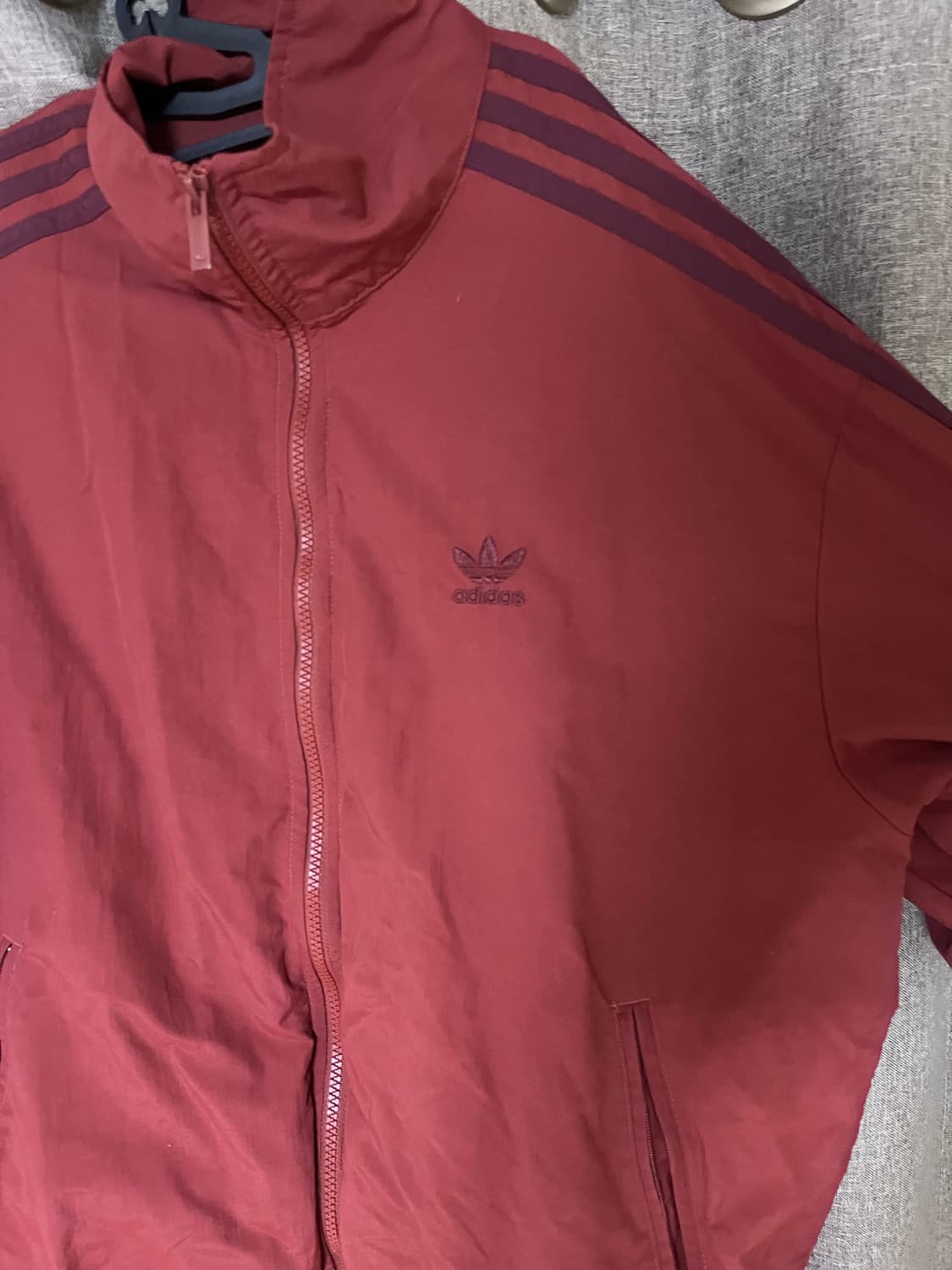 아디다스 버건디 바람막이 상품이미지1