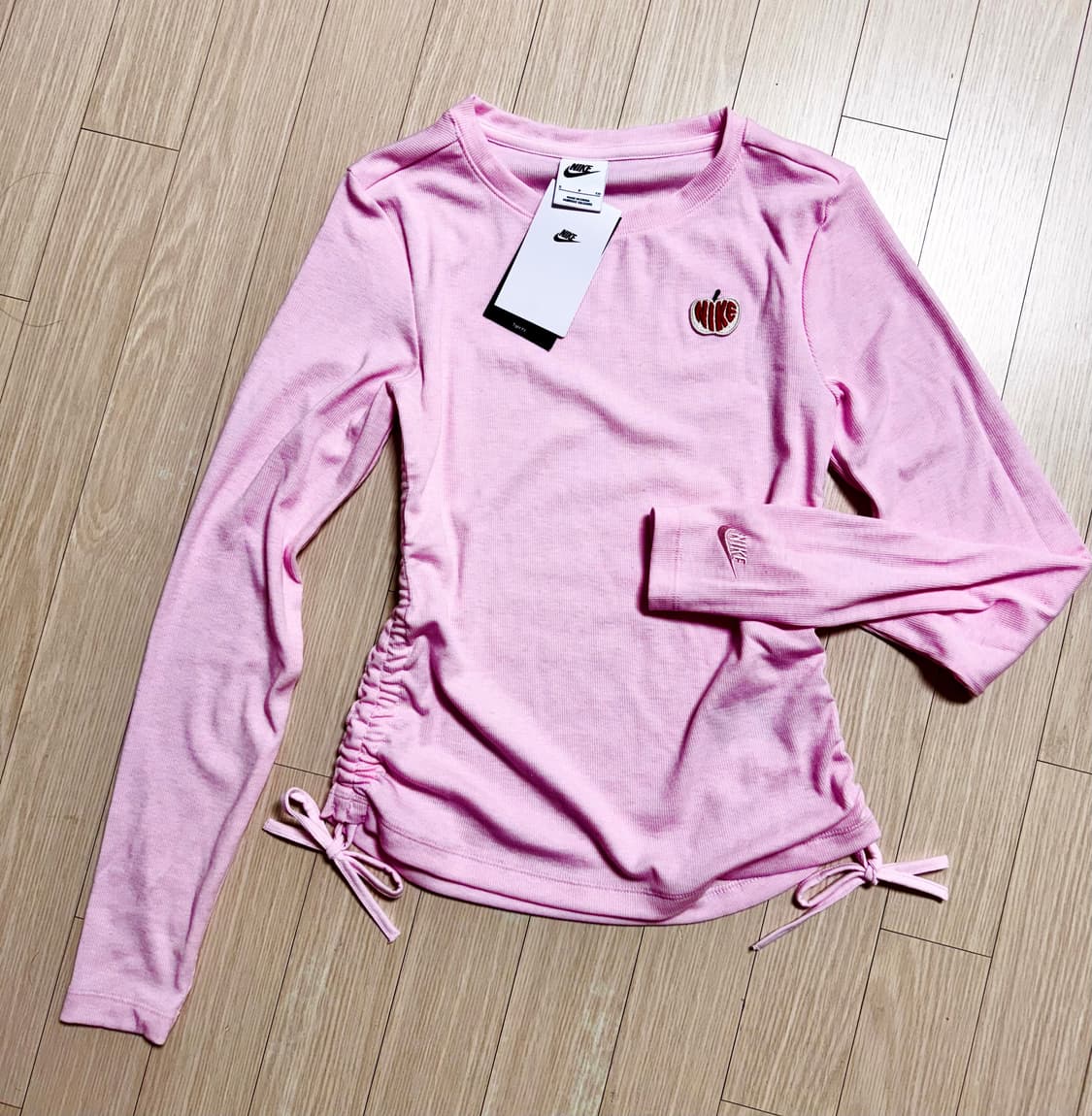 S 텍달린 새상품 나이키 애플 자수 패치 골지 셔링 긴팔 티셔츠 크롭티 상품이미지5