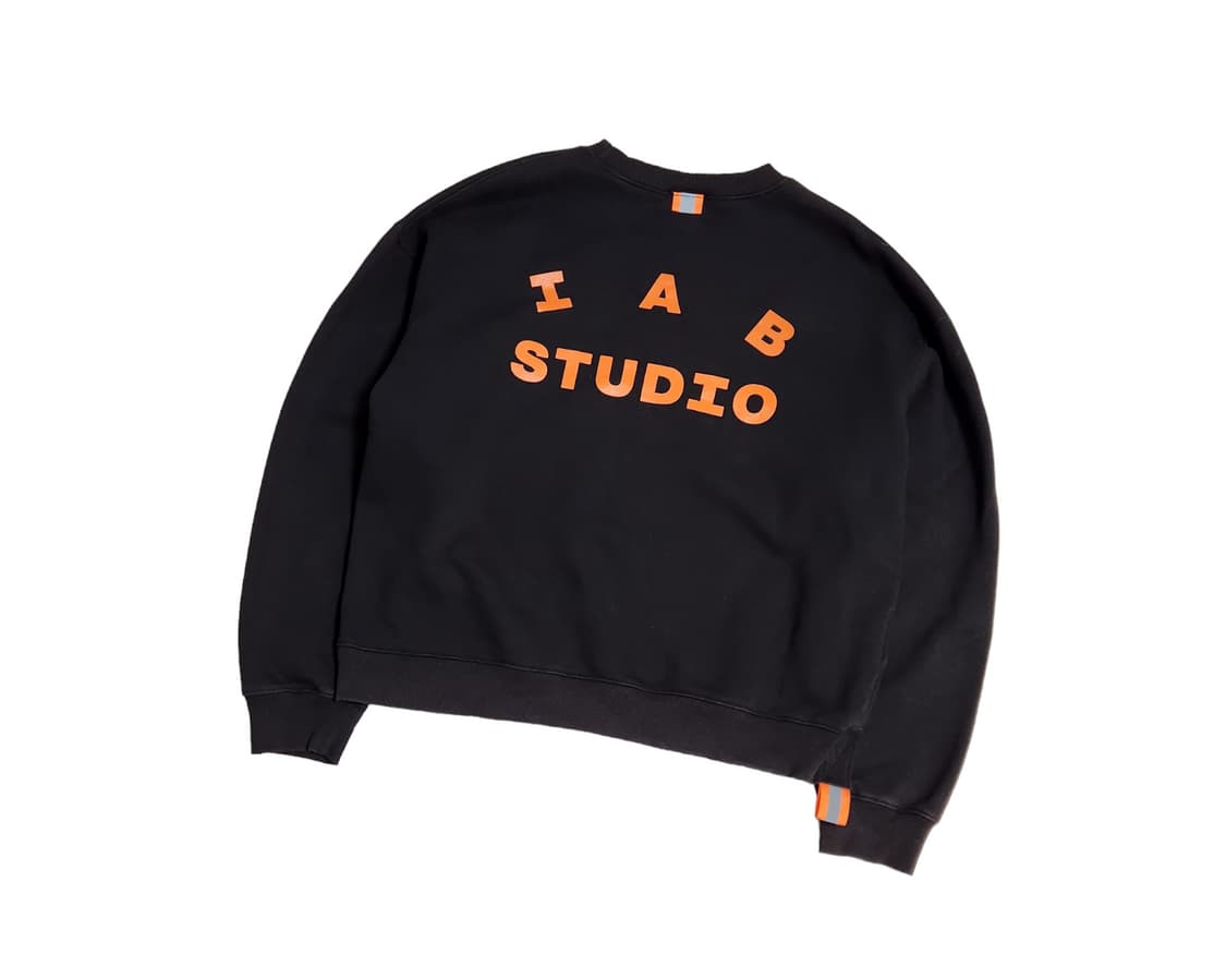 아이앱스튜디오 × 두산 빅로고 맨투맨 상품이미지1