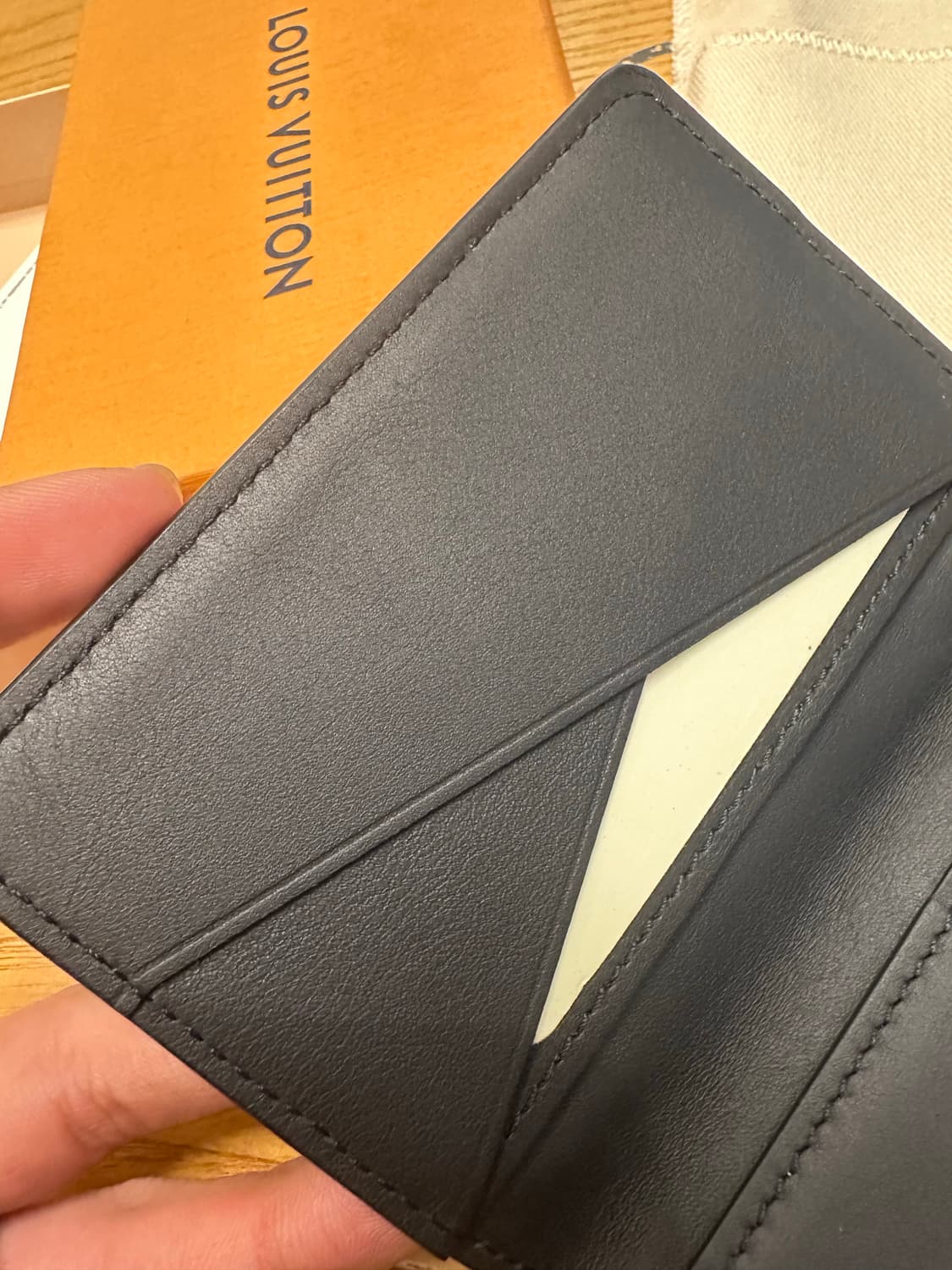 루이비통 쉐도우 오거나이저 지갑 팔아용 상품이미지7