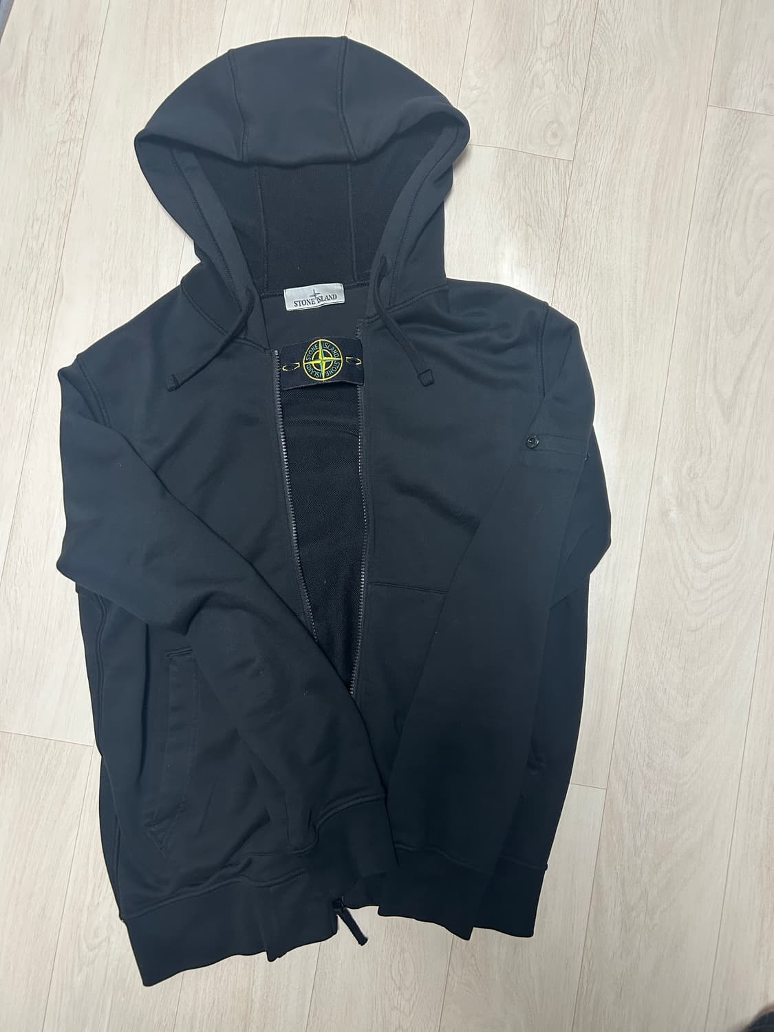 스톤아일랜드 후드집업 24ss 블랙 M사이즈 거의 “새상품” 판매합니당 상품이미지4