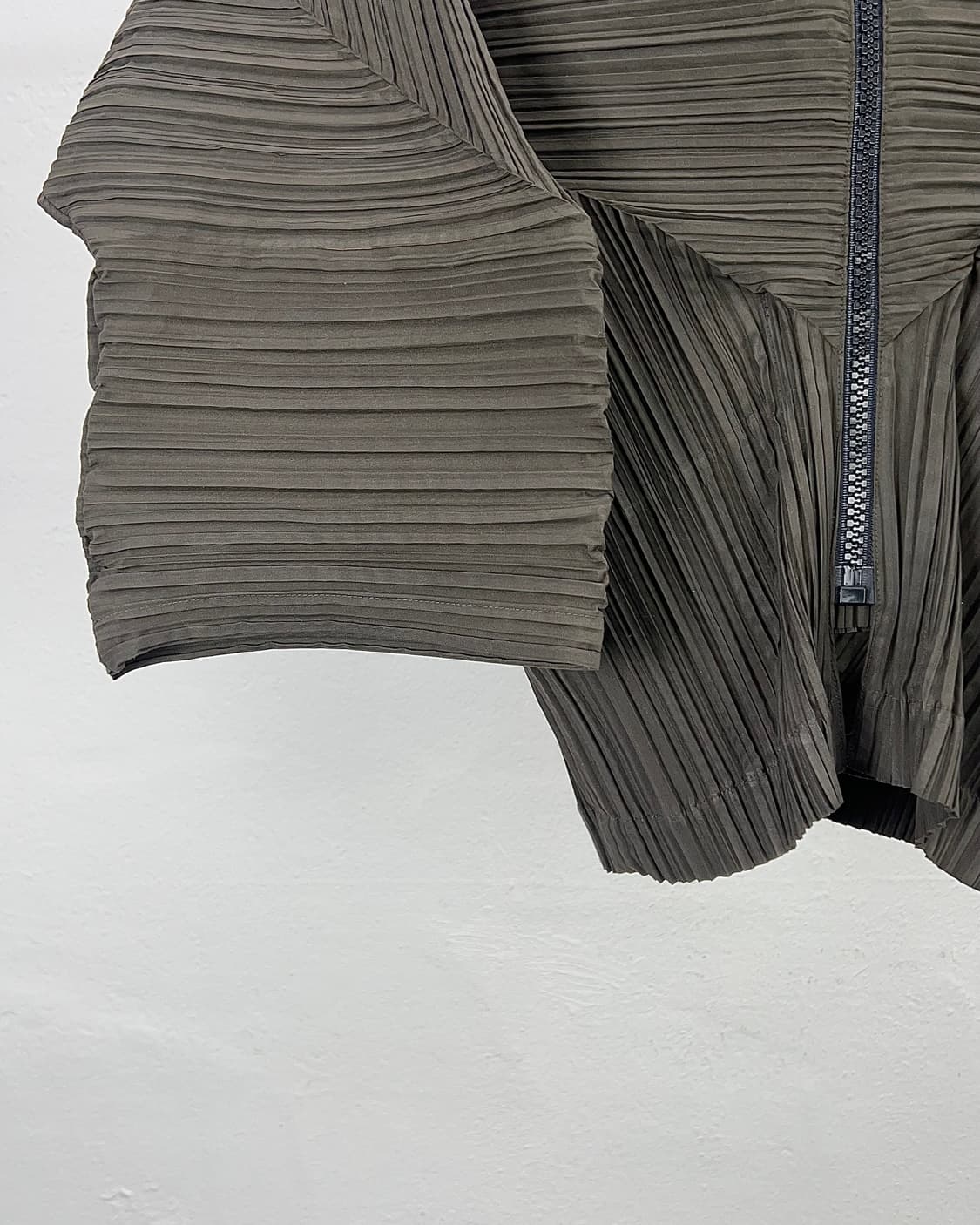 이세이 미야케 89-90AW 카키 플리츠 셋업 상품이미지5