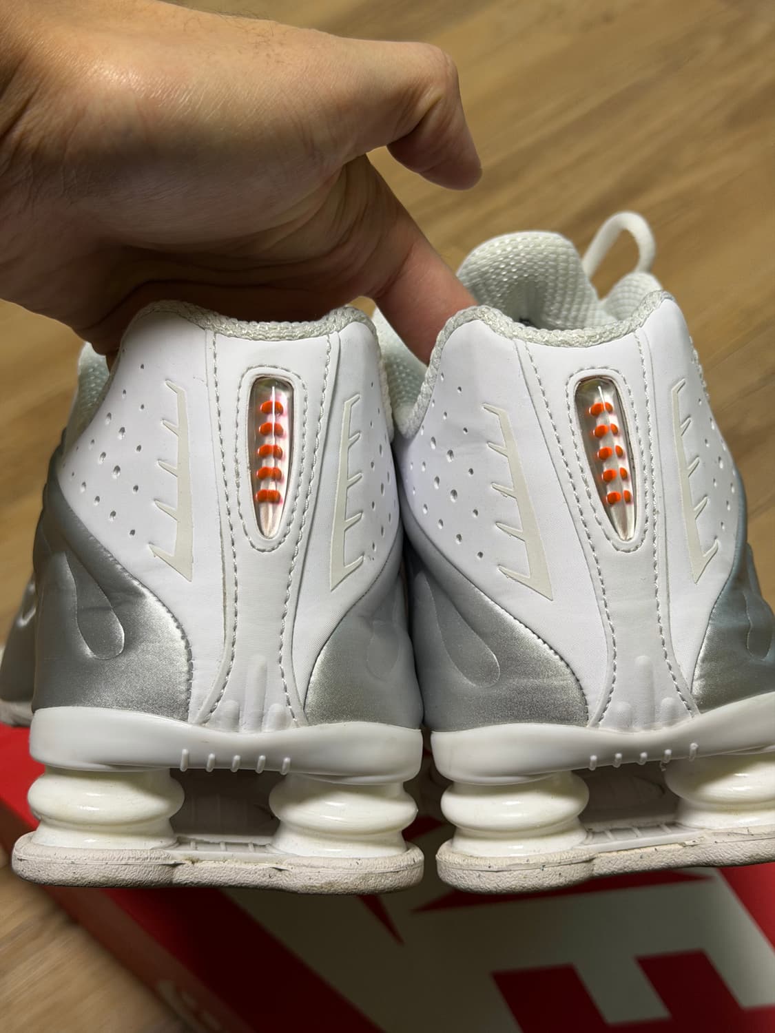 나이키 샥스 R4 화이트 메탈릭 실버 290 상품이미지5