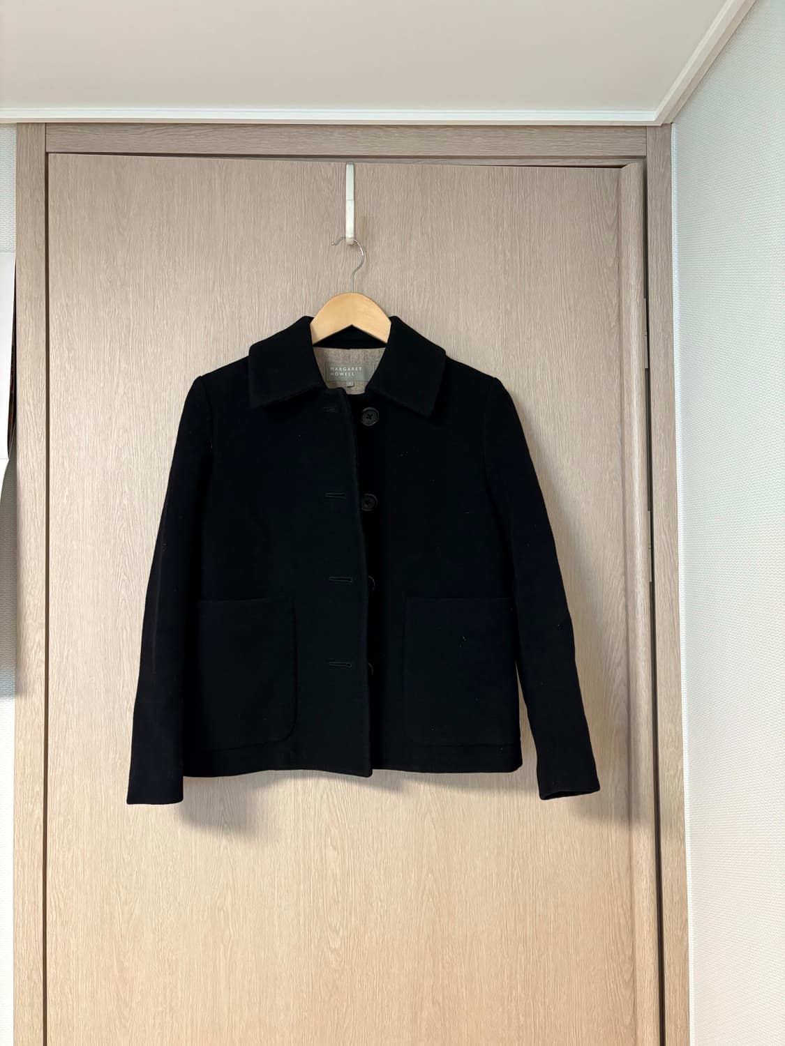 마가렛호웰 블랙 싱글코트  상품이미지1