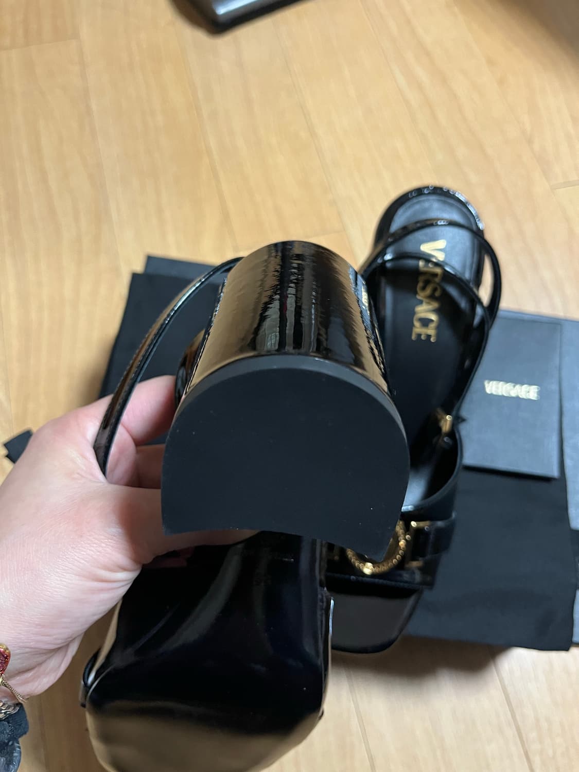 (새상품) VESSACE 샌들 us8 상품이미지4