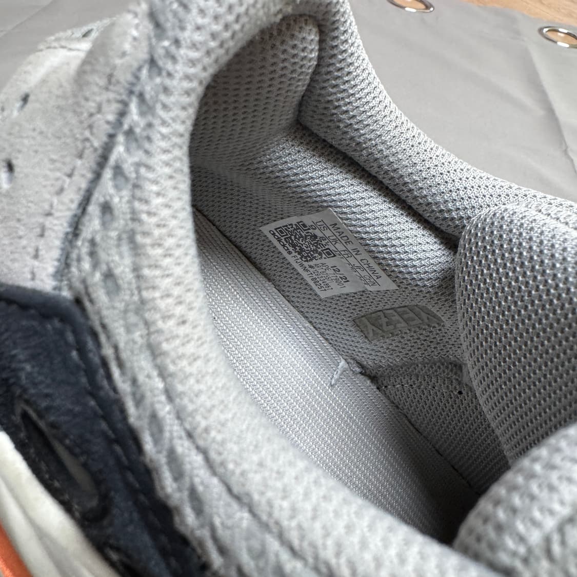 [270] 아디다스 이지부스트 700 웨이브 러너 상품이미지2